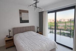 Modern Apartment with Jacuzzi & Pool in Mykonos Homes Resort, Northern Cyprus