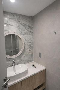 Modern Apartment with Jacuzzi & Pool in Mykonos Homes Resort, Northern Cyprus