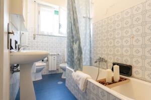 [VIA CRISPI] Grande e comodo in zona tranquilla.