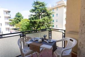 [VIA CRISPI] Grande e comodo in zona tranquilla.