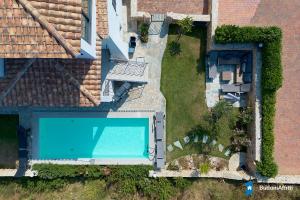 Villa con piscina Vista mare 12 posti letto by budoni affitti