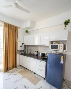 Airport 1BHK with balcony,Netflix,Projector and games