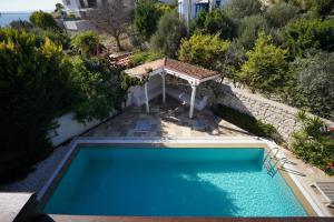 Çeşme Havuzlu Müstakil Villa