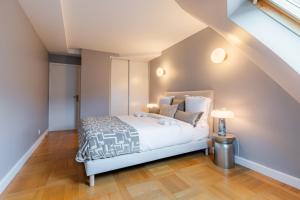 Grand appartement design sous les toits, Paris 16e