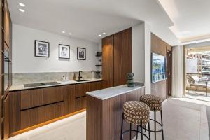 REF 2029 Sea view apartment for rent Cannes Croisette