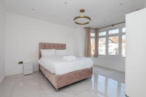 Spacious 4BR Home Garden & Office Space