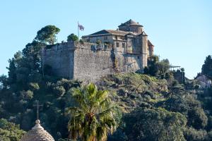 JOIVY Charming 2-Bedroom Apartment with Sea View Terrace in Portofino img24