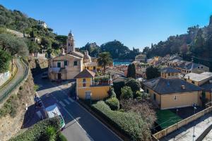 JOIVY Charming 2-Bedroom Apartment with Sea View Terrace in Portofino img21