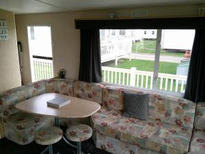 Golden Sands Super 35 8 Berth Access to the beach FREE WIFI