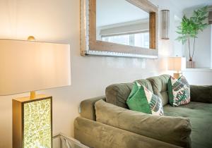 Modern 2Bd in Knightsbridge with Private Balcony View of Harrods
