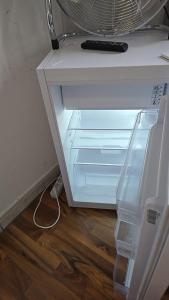 Gästehaus mit 12 Zimmern, 25 Betten, 2 Küchen, Dusche, WC und große Terrasse