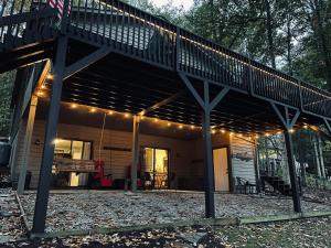 Lakeside Rustic Retreat