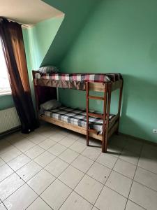 Metro Akadem Hostel Хостел на Академмістечку