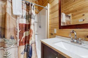 4 Bed 3 Bath Vacation home in Bryson City