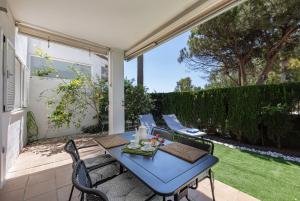 Bright Chalet with Swimming Pool and Beachfront