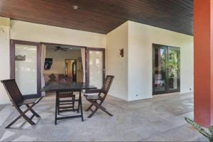 Baan Tropicana