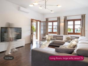 Spacious Private Villa up to 16 - Casa Quintero Yaiza - Volcano, Timanfaya park, Bodega & South Beaches - Heated Pool - Game Room - Charcoal grill