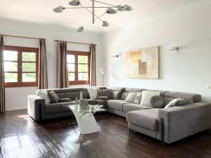 Spacious Private Villa up to 16 - Casa Quintero Yaiza - Volcano, Timanfaya park, Bodega & South Beaches - Heated Pool - Game Room - Charcoal grill