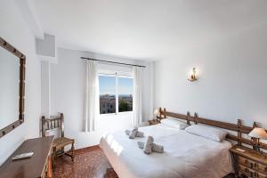 Acapulco Apartment 18 by Casasol