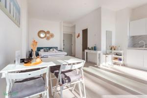 WeHost PROM- Jardin & Mer -Cœur Promenade des Anglais-2 personnes 1 canapé-lit