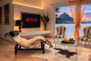 Luxury Lake View Penthouse Jacuzzi & Steam Bath