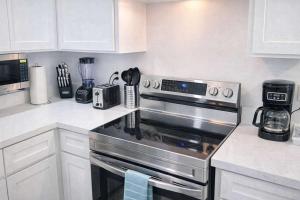 2 Levels New Townhome Heated Pool #1