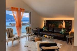 Luxury Lake View Penthouse Jacuzzi & Steam Bath
