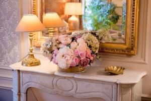Elegant luxury private apartment by Eiffel Tower