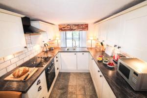 Kirkstone Cottage ideal for a romantic break centrally located in Ambleside with wood burning stove