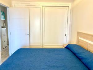 Renovated Apartment in Gemelos 4 with pool, Levante Beach