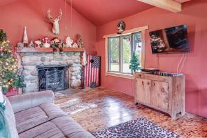 10-Acre Kingston Getaway Sauna and Fire Pit