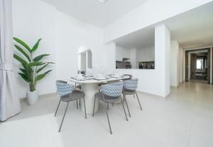 Stylish 2BR in Blue Bay Walk Ajmal Makan