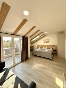 Cloud9 Airport Suites