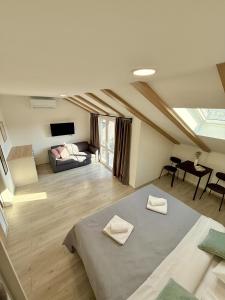Cloud9 Airport Suites