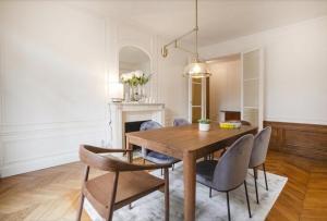 Montaigne Champs Elysée