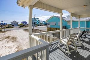 Relaxing Coastal Cottage Dog-Friendly Short Walk To Beach Private Deck
