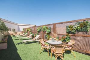 Aladro Apartamentos by Valcambre
