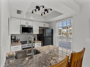 Island Place 101 Dreamy Condo with Pool! Rebuilt!