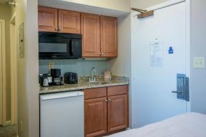 Breakfast Included: 3 Bedroom Royal Suite 10th Flr