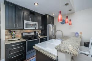 Charming Condo at Island Place 211!