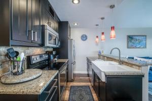 Charming Condo at Island Place 211!