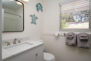Waterfront Cottages with Sunsets, Kayaks Included!
