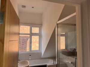 Lovely, large, light apartment