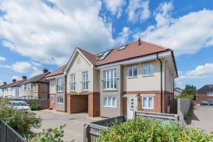 Bright 2 Bed Apartments in Marston Oxford, Free Parking, OX3 Near John Radcliffe Hospitals & University Parks