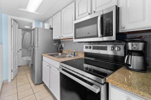 Ocean View Suite: Includes Hot Breakfast 15th Flr