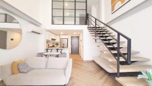 Casco Viejo 1BR Loft - Rooftop Pool Gym & Balcony