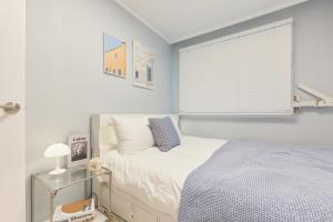 Sinsa Still - 5 minutes from Sinsa Station, 8 minutes from Nonhyeon Station, 5 minutes from Airport Bus, Luggage Storage, Adult Hospital, Business Trip, Hangang Park, Convenient Transportation