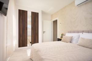 Sea & Sky - Boutique Sea View Apartment with Large Terrace