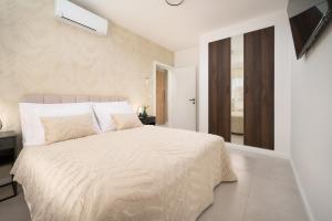 Sea & Sky - Boutique Sea View Apartment with Large Terrace