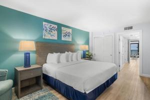 Stay and Stargaze: 20th Flr Oceanfront King Suite